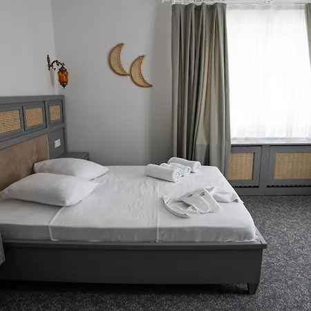 Bueyuekada Ece * Πριγκηπονήσια