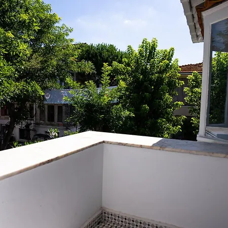 Bueyuekada Ece * Πριγκηπονήσια