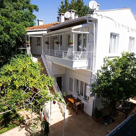 Bueyuekada Ece * Адалар