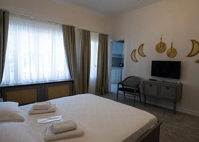 Bueyuekada Ece * Adalar