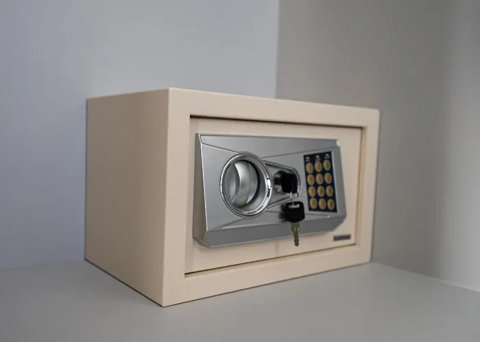 Bueyuekada Ece * Adalar