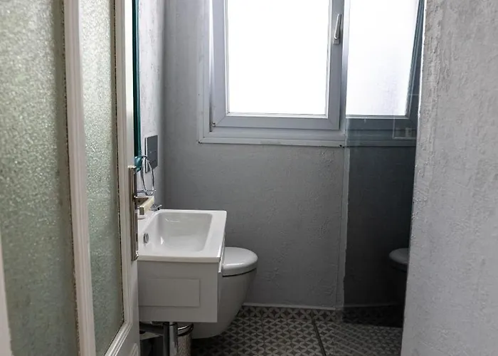 Bueyuekada Ece * Adalar