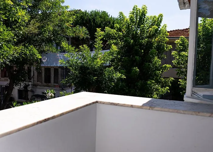 Bueyuekada Ece * Adalar