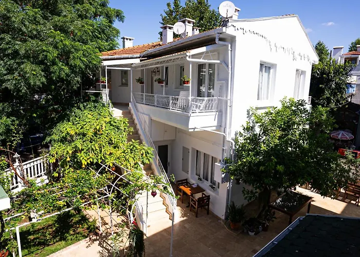 Bueyuekada Ece * Adalar